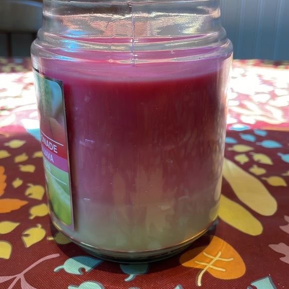 Trueliving Layered Scented Candle, 18 oz, unused - Picture 3 of 6